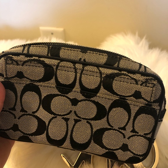 Authentic Coach wristlet, Wallet and clutch. - Picture 4 of 8